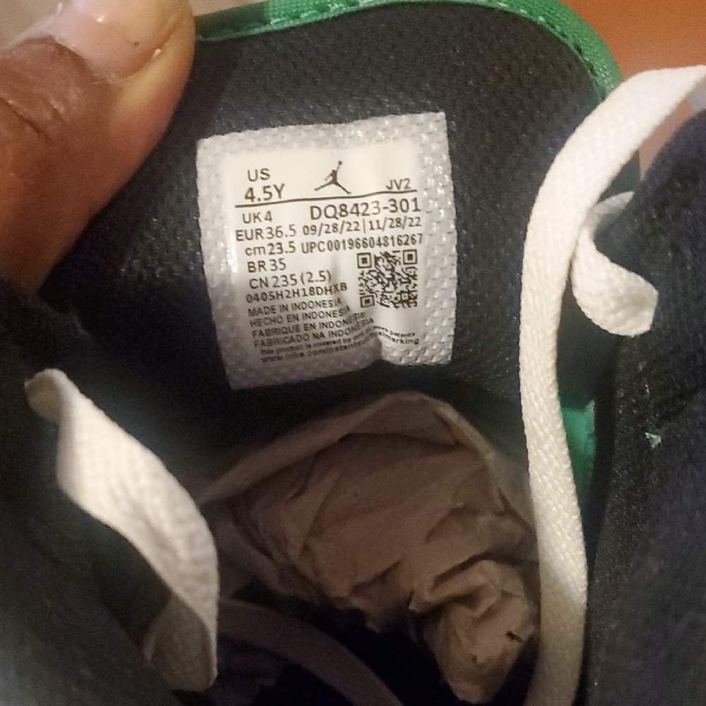 Jordan 1 Mid Sneakers Green Black and White. Kids - Picture 6 of 8